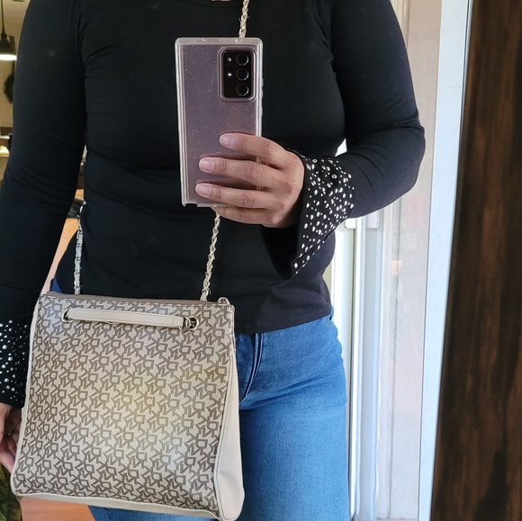 DKNY large Crossbody/shoulder bag - Picture 3 of 15